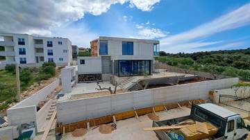 Thumbnail von Villa moderna con piscina y vista al mar, región de Rogoznica