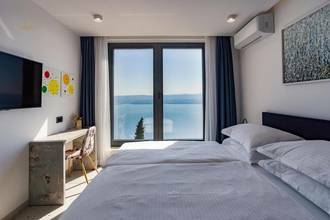 Thumbnail von Moderní vila s bazénem a krásným výhledem na moře