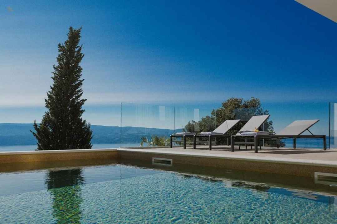 Modern Villa, Yüzme Havuzu ve Güzel Deniz Manzarasıyla