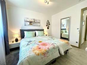 Thumbnail von Moderne Wohnung mit Garten und Swimmingpool