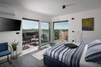 Thumbnail von Moderne Villa mit Swimmingpool und Tennisplatz, Region Porec