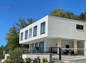 Thumbnail von Moderne villa met zwembad en een prachtig uitzicht op zee