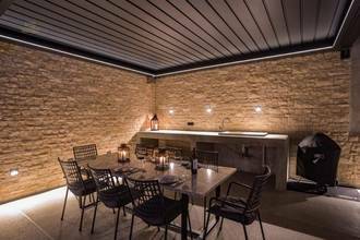 Thumbnail von Moderne villa met zwembad en een prachtig uitzicht op zee