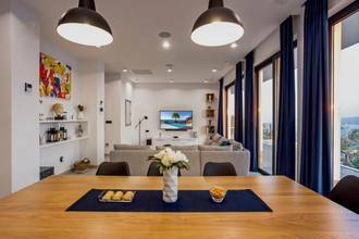 Thumbnail von Moderne villa met zwembad en een prachtig uitzicht op zee