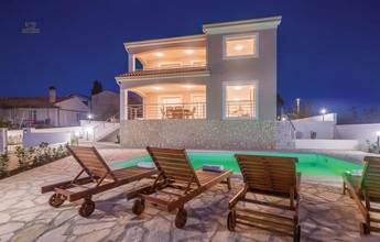 Thumbnail von Familienhaus mit Pool und Blick auf das Meer