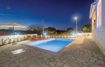 Thumbnail von Familienhaus mit Pool und Blick auf das Meer