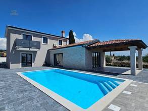Thumbnail von Poreç bölgesinde havuz ve deniz manzaralı Akdeniz tarzı villa