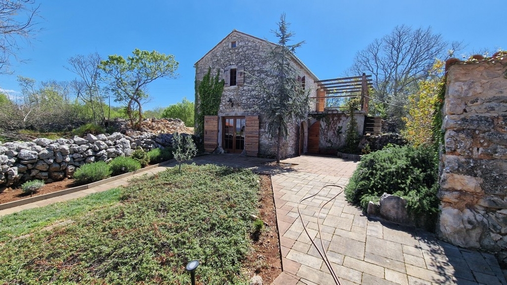 Renoviertes Steinhaus mit Meerblick