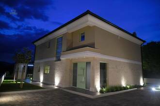 Thumbnail von Attraktive Villa mit Pool und Blick auf das Meer