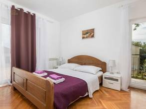 Thumbnail von Haus mit Swimmingpool und Blick auf das Meer