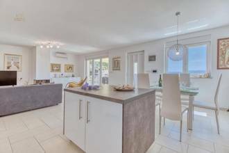 Thumbnail von Freistehendes Haus mit zwei Appartements und Swimmingpool