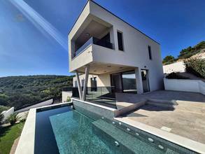Thumbnail von Moderne Villa mit Swimmingpool und Meerblick