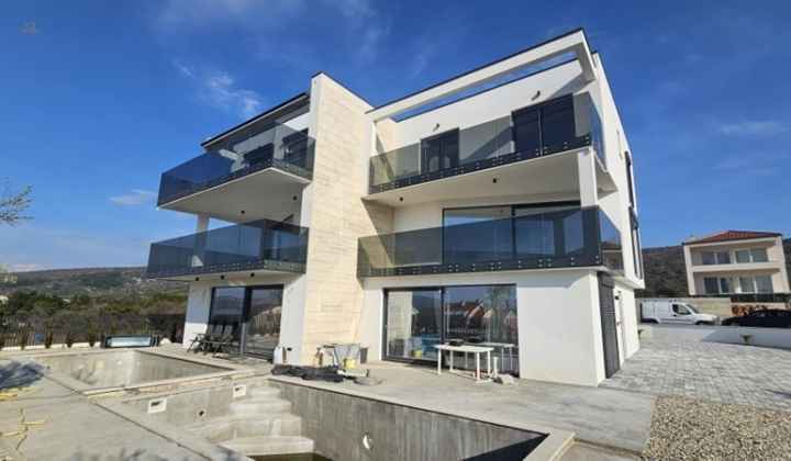 Neues Appartement auf zwei Etagen mit Meerblick