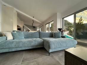 Thumbnail von Moderne Neubau-Villa mit traumhaftem Meerblick, Region Omis