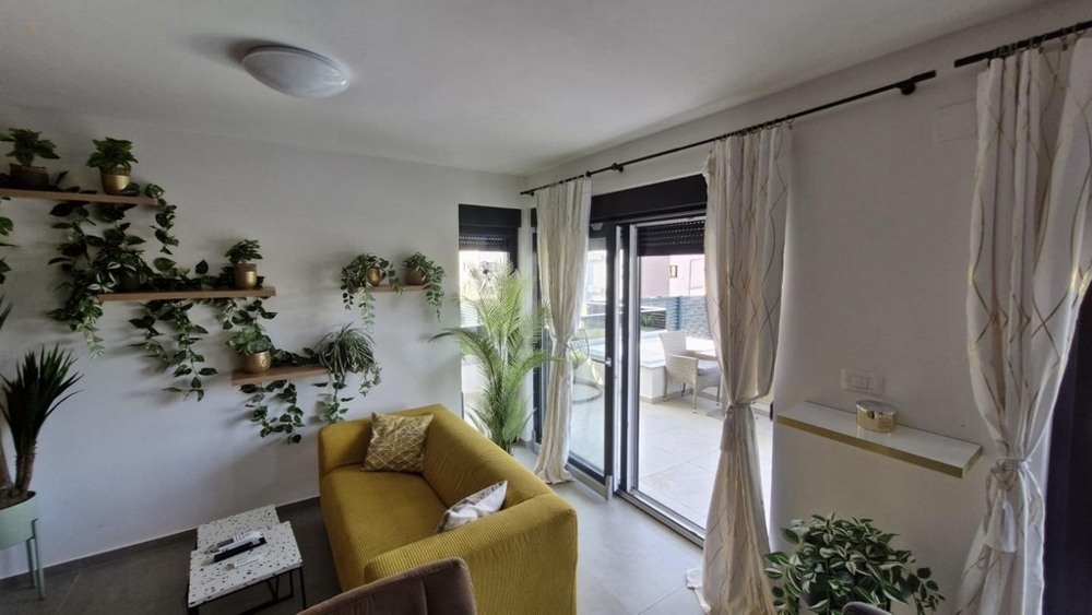 Thumbnail von Erdgeschosswohnung mit Garten und Pool