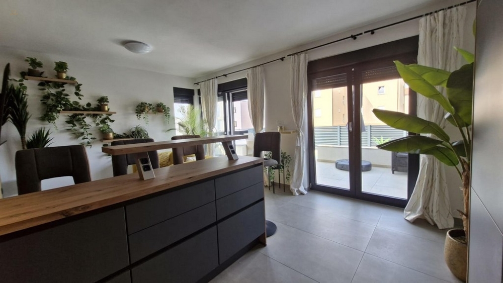 Thumbnail von Erdgeschosswohnung mit Garten und Pool