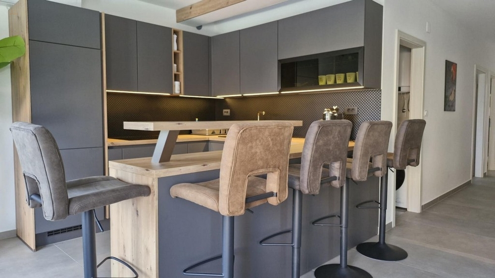 Thumbnail von Erdgeschosswohnung mit Garten und Pool