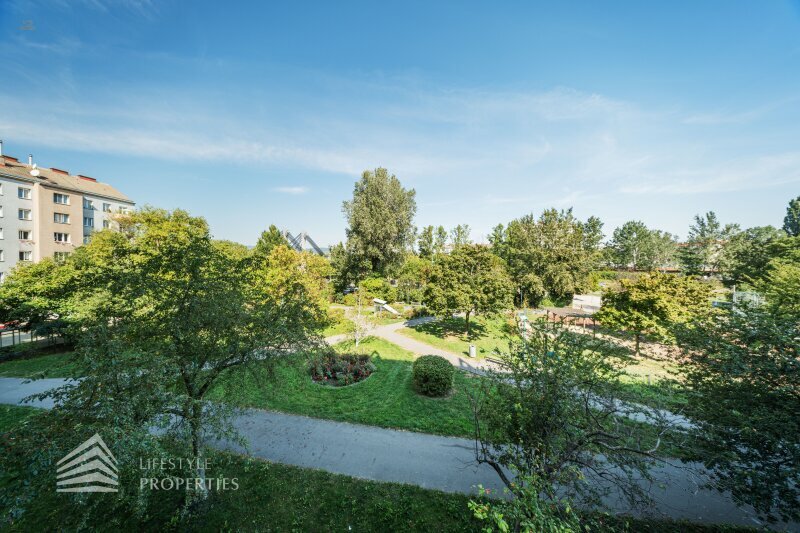 Thumbnail von Wunderschöne 3-Zimmerwohnung mit Loggia, Nähe Parkanlage Gaußplatz