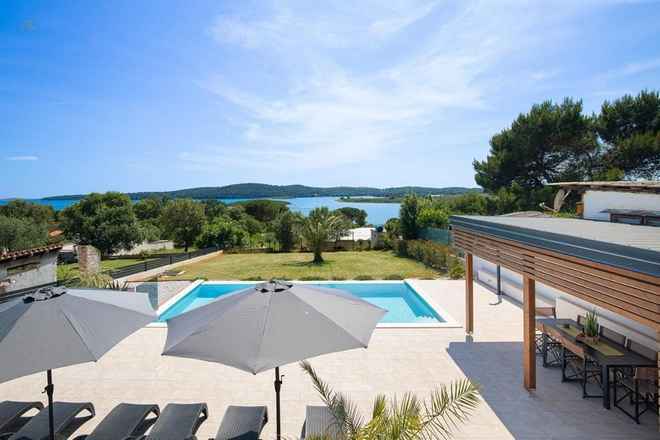 Moderne Luxusvilla mit schönem Meerblick, Region Medulin