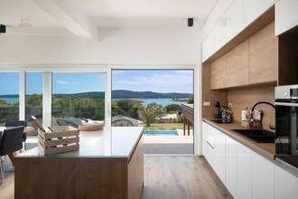 Thumbnail von Moderne Luxusvilla mit schönem Meerblick, Region Medulin