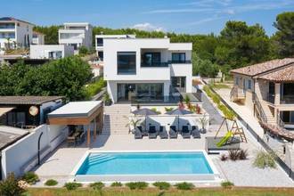 Thumbnail von Moderne Luxusvilla mit schönem Meerblick, Region Medulin