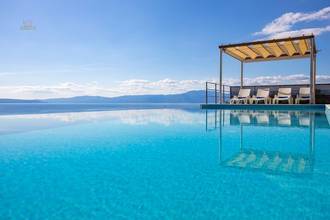 Moderne Villa mit Swimmingpool und wunderschönem Meerblick