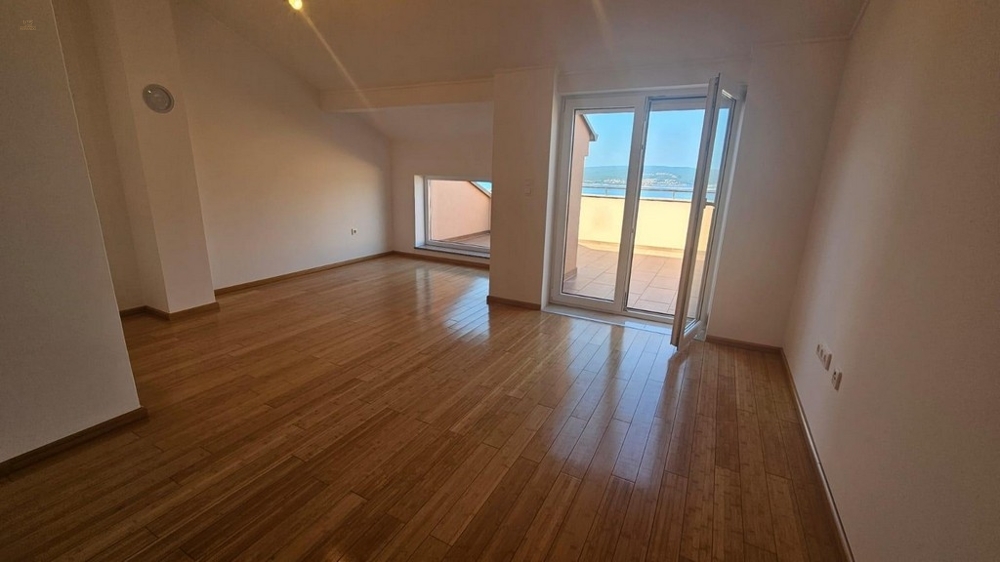 Thumbnail von Maisonettewohnung mit Dachterrasse und Panorama-Meerblick