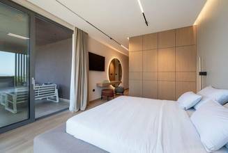 Thumbnail von Moderne Luxusvilla in ruhiger Lage mit Pool und Meerblick