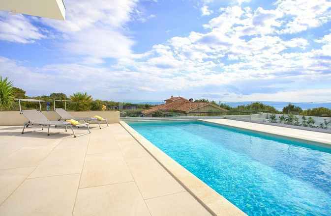 Moderne Luxusvilla mit Swimmingpool und Meerblick, Region Krk, Insel Krk