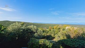 Haus in ruhiger Lage mit schönem Meerblick