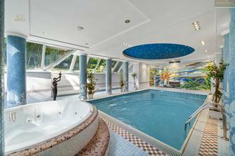 Thumbnail von Herrschaftliche Villa mit Indoorpool und Lift in Toplage
