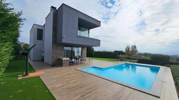 Thumbnail von Moderne Villa mit Swimmingpool und Meerblick