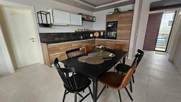 Thumbnail von Moderne Villa mit Swimmingpool und Meerblick