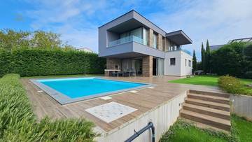 Thumbnail von Moderne Villa mit Swimmingpool und Meerblick