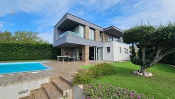 Thumbnail von Moderne Villa mit Swimmingpool und Meerblick