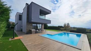 Thumbnail von Moderne Villa mit Swimmingpool und Meerblick