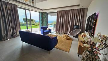 Thumbnail von Moderne Villa mit Swimmingpool und Meerblick