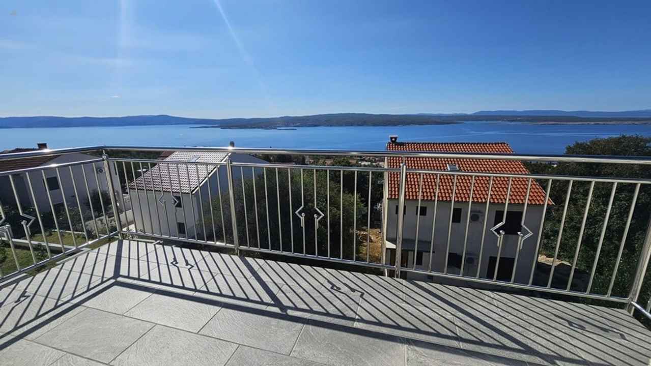 Dachgeschosswohnung mit Panorama-Meerblick