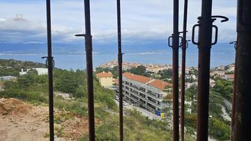 Thumbnail von Attraktives Neubau-Appartement  im 2. OG + Studio mit Garten im Erdgeschoss