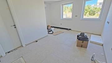 Thumbnail von Attraktives Neubau-Appartement  im 2. OG + Studio mit Garten im Erdgeschoss