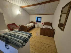 Thumbnail von Traditionelles Steinhaus mit großem Garten