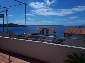 Thumbnail von Haus mit Meerblick in der Region Trogir (Festlandküste)