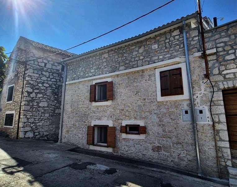 Thumbnail von Steinhaus im Stadtzentrum