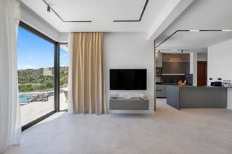 Thumbnail von Moderne Neubau-Villa mit Swimmingpool und Panorama-Meerblick, Region Trogir