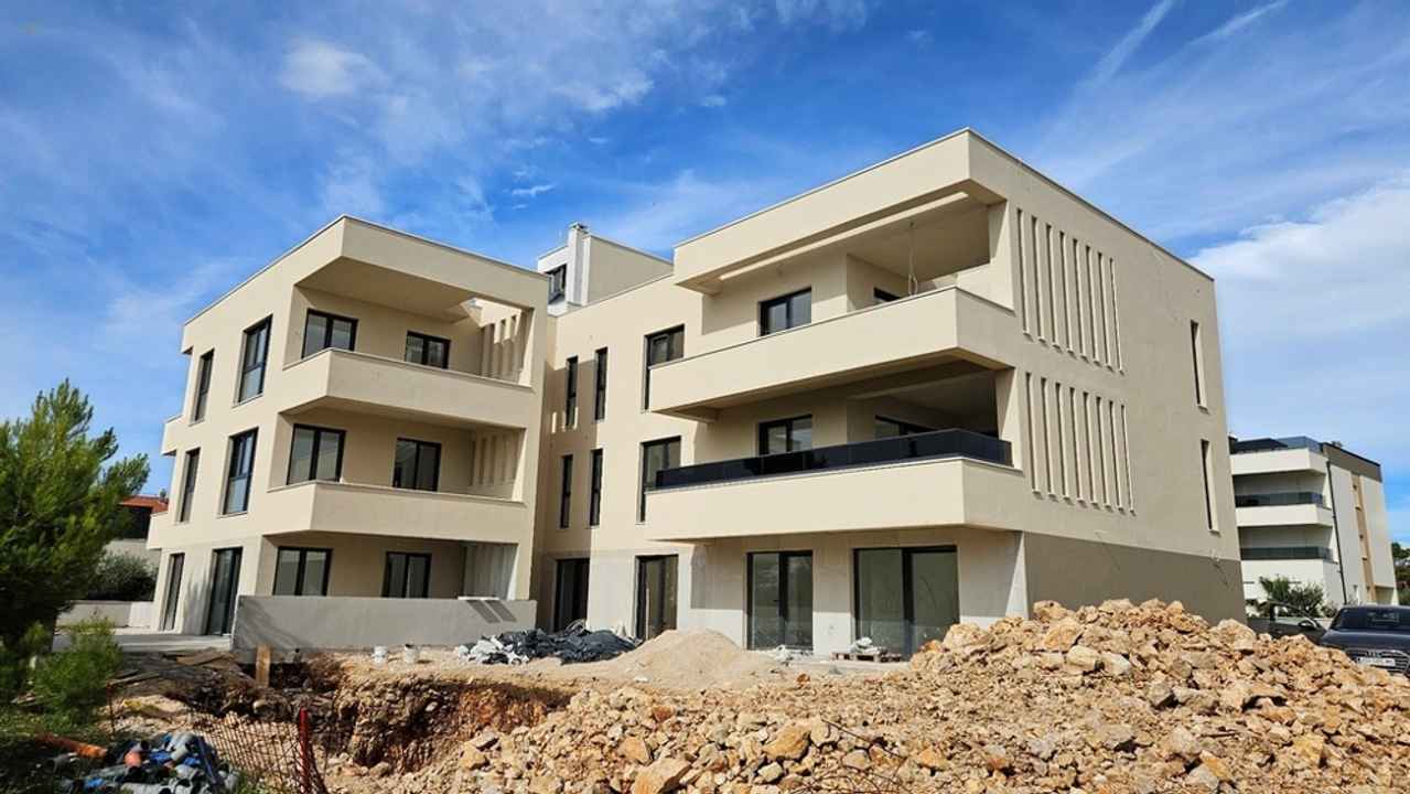 Moderne Appartements im Erdgeschoss mit Garten