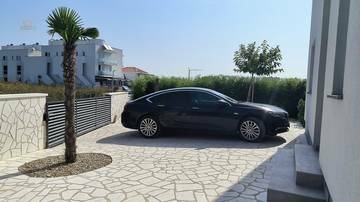 Thumbnail von Moderne Villa mit Swimmingpool und Meerblick