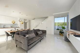 Thumbnail von Moderne Villa mit Swimmingpool und Meerblick, Region Sukosan