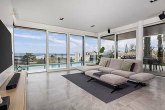 Thumbnail von Moderne Villa mit Pool, Meerblick und Garage