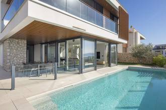 Thumbnail von Moderne Villa mit Pool, Meerblick und Garage