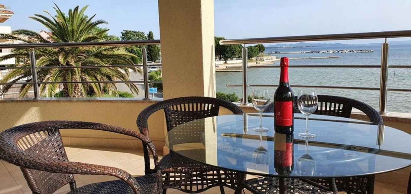 Haus mit drei Wohnungen direkt am Strand